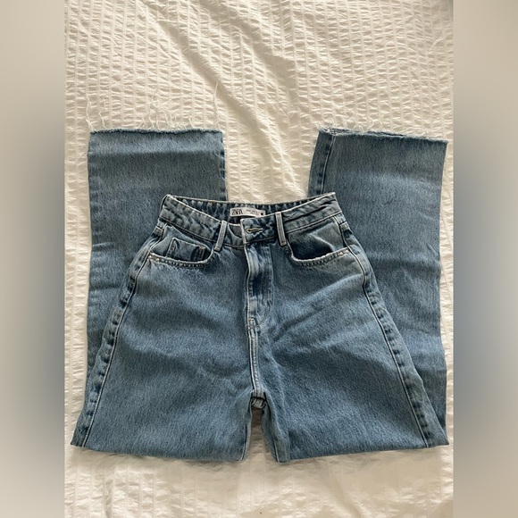 Zara High Rise Wide Leg jeans - Picture 3 of 4